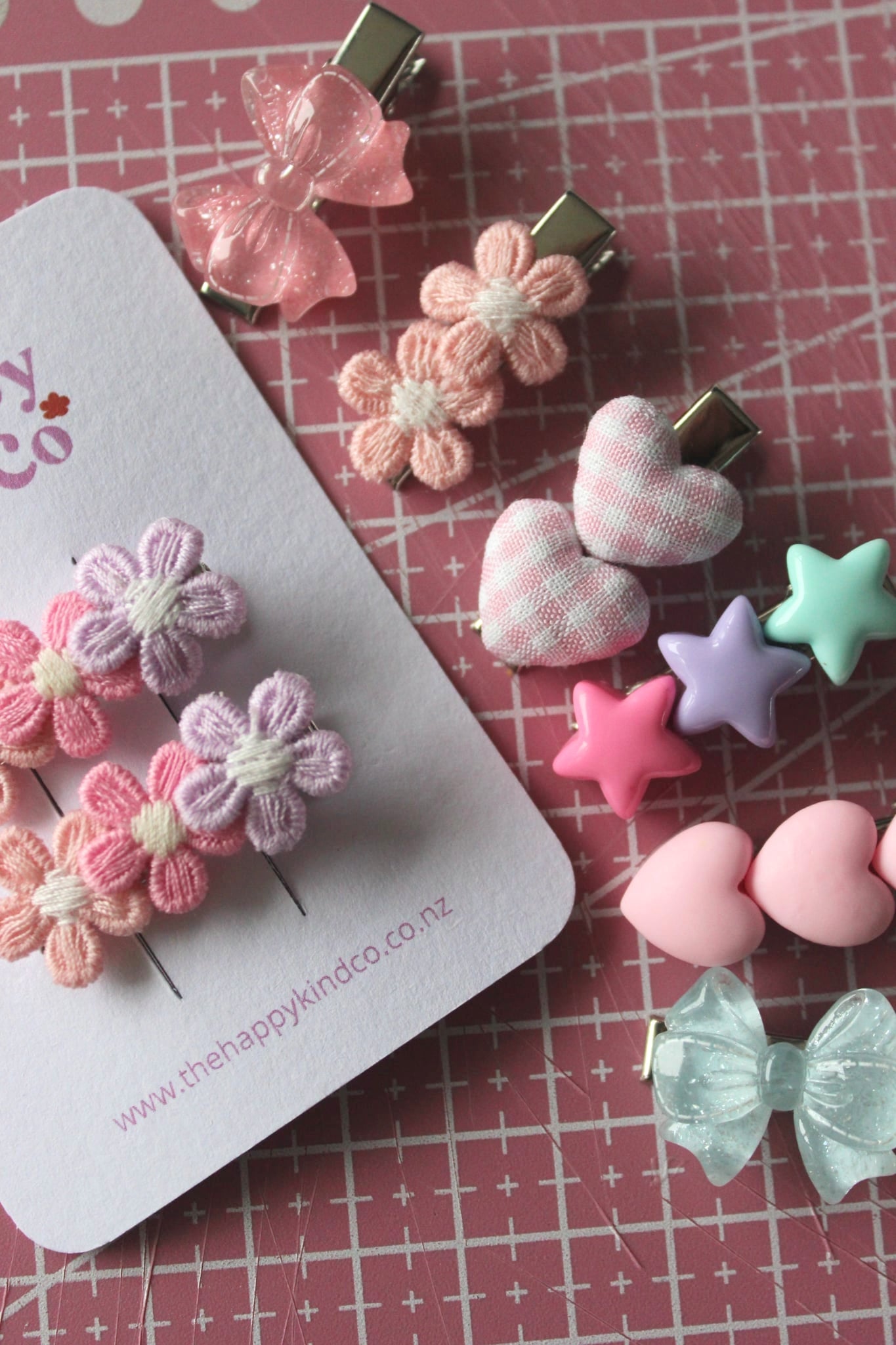 Pastel Rainbow Dainty Daisy Clips