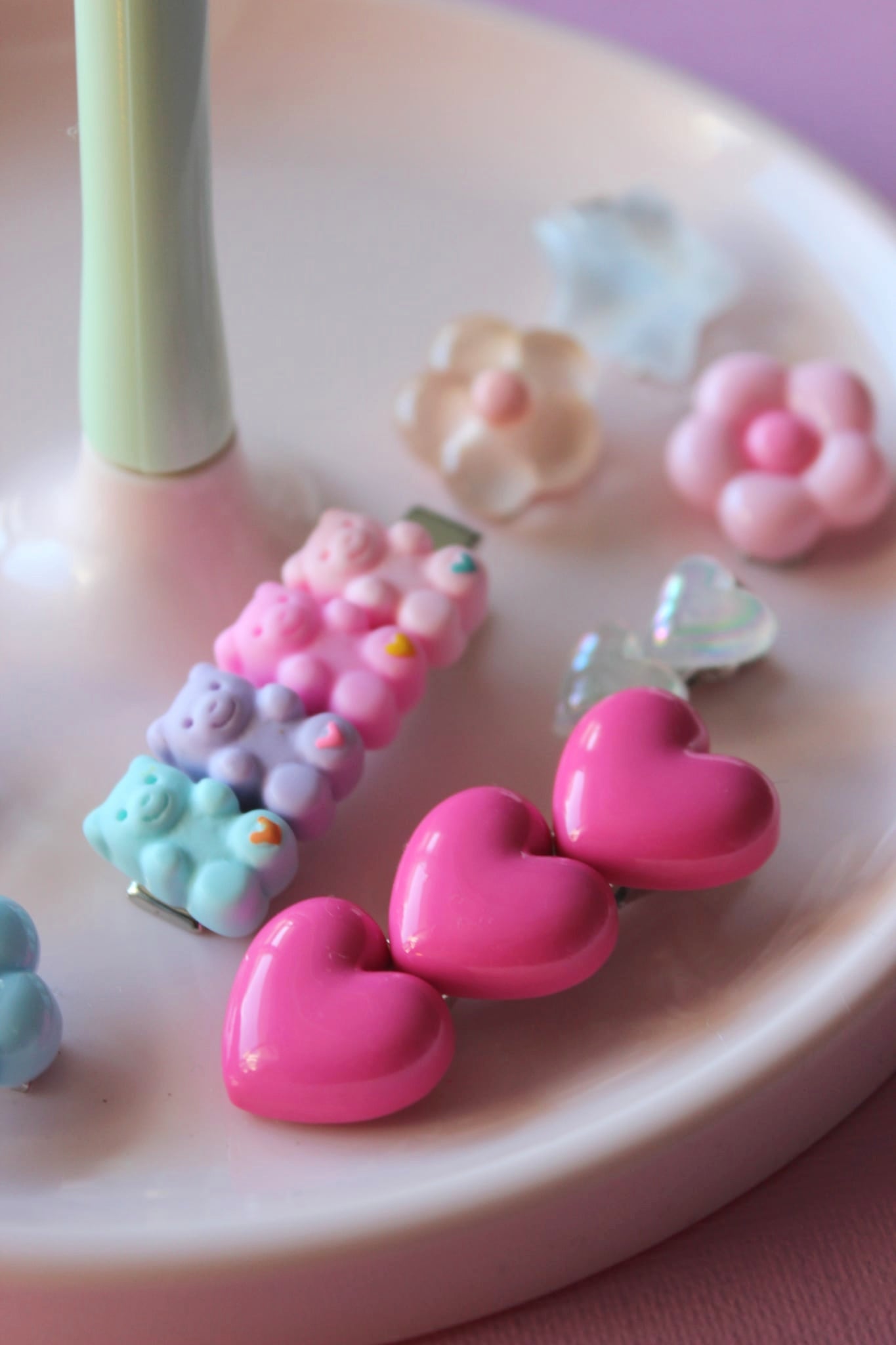 Yummy Gummy Statement Clip