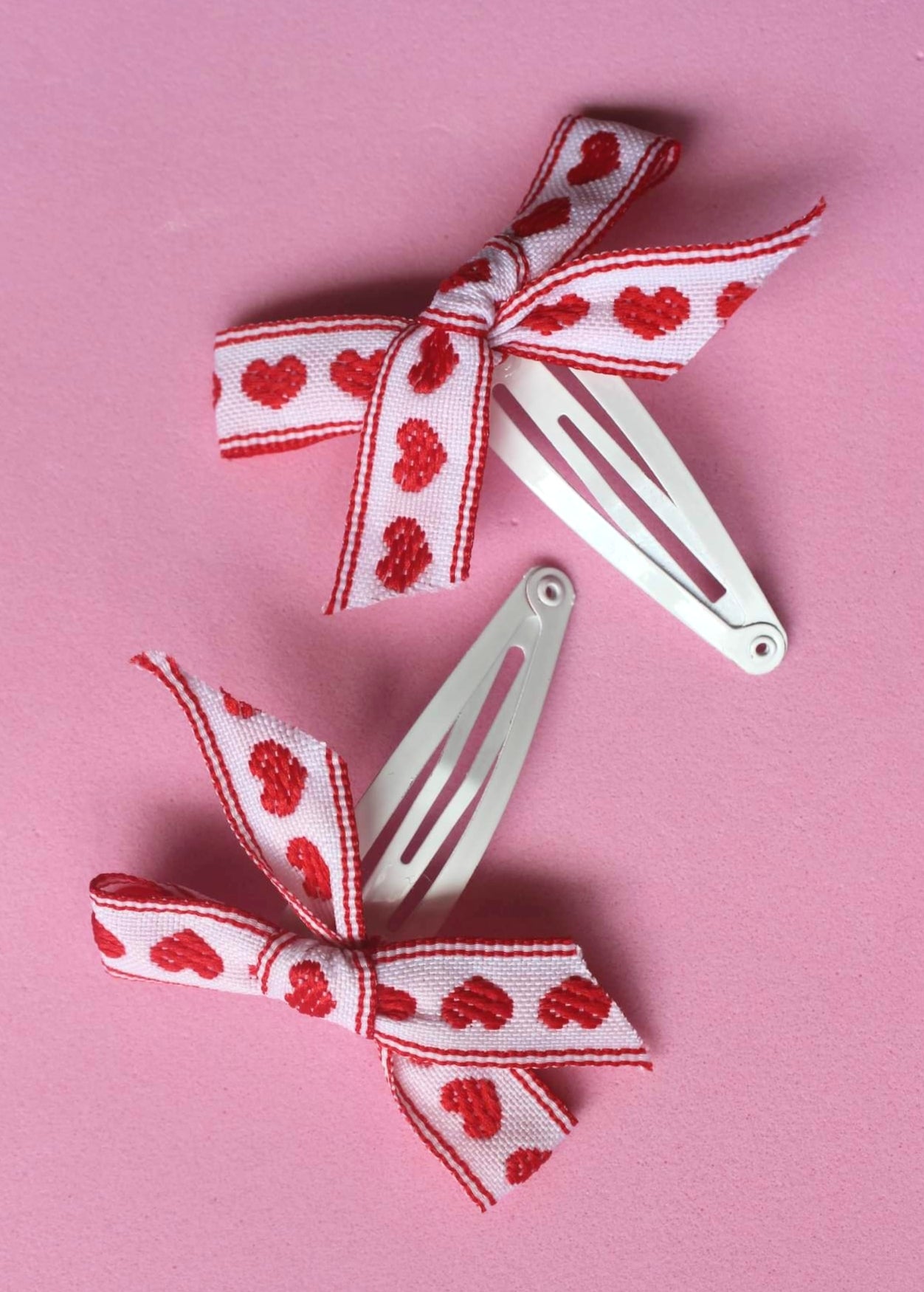 Bow-tiful Heart Clips Cherry