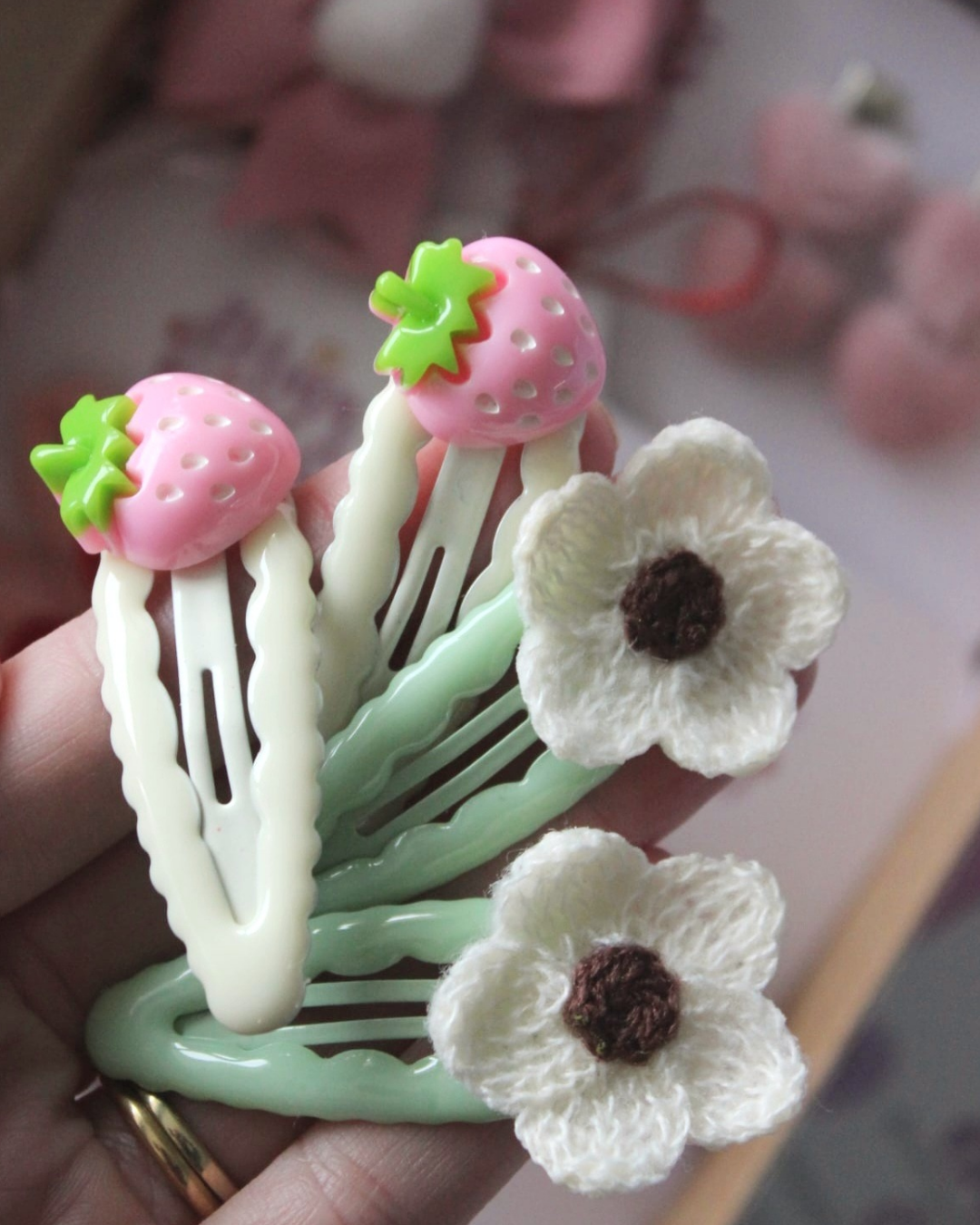 Wavy Olive Bloom Clips