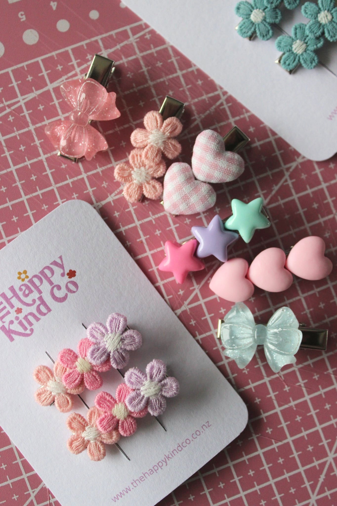 Pastel Rainbow Dainty Daisy Clips
